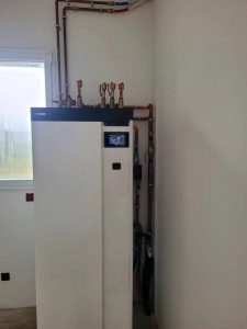 Image d'une pompe à chaleur installée à l'intérieur d'une maison par Gastel Frères